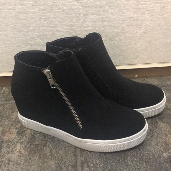Shoes - Black wedge sneakers 6.5